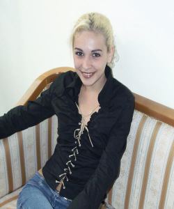 <p class='ppt-number'> 221 779 + PIN 218</p><p class='ppt-pricing-de'>1,99 Euro/Min.</p>