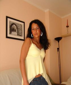 <p class='ppt-number'> 221 779 + PIN 537</p><p class='ppt-pricing-de'>1,99 Euro/Min.</p>